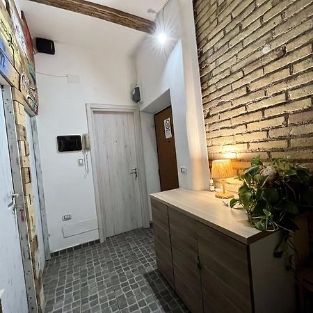 Amoroma Latina Bagian luar foto